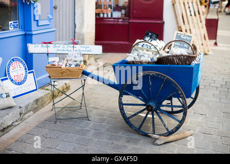 Boutique de souvenirs à Saint-Martin-de-Ré sur l'île Ile de Ré, Charente-Maritime, Poitou Charentes, France Banque D'Images