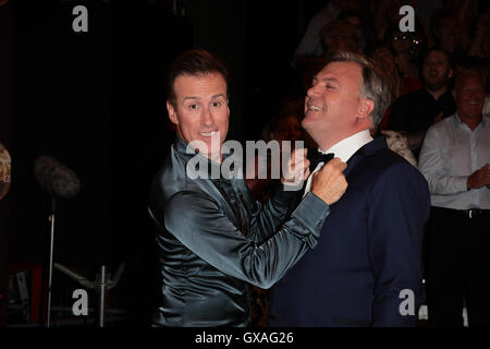 Anton du Beke ( L ) et Ed Balls assister à la Strictly Come Dancing - tapis rouge lancement en BBC studios d'Elstree, Borehamwood Banque D'Images