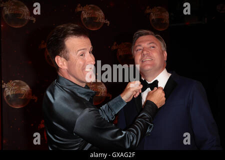 Anton du Beke ( L ) et Ed Balls assister à la Strictly Come Dancing - tapis rouge lancement en BBC studios d'Elstree, Borehamwood Banque D'Images