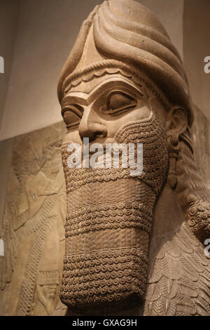 Lion ailé à tête humaine (lamassu). 883-859 BC. Neo-Assyrian. Règne d'Assurnazirpal. Nimrud (ancienne Kalhu). Banque D'Images