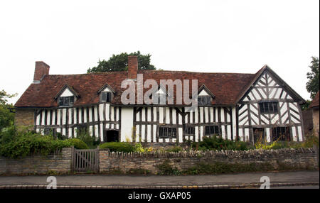 Le Warwickshire : SHAKESPEARE BIRTHPLACE TRUST : Henley-IN-ARDEN ; MARY ARDEN'S FARM TUDOR ; PALMER'S FARMHOUSE Banque D'Images