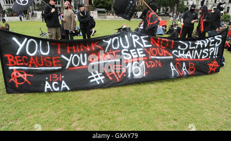 Recueillir l'extérieur de l'anarchistes Chambres du Parlement à Londres, en Angleterre, mais n'a pas divulguer aux photographes pourquoi ils étaient là en vedette : Atmosphère Où : London, Royaume-Uni Quand : 04 Oct 2016 Banque D'Images