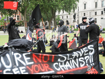 Recueillir l'extérieur de l'anarchistes Chambres du Parlement à Londres, en Angleterre, mais n'a pas divulguer aux photographes pourquoi ils étaient là en vedette : Atmosphère Où : London, Royaume-Uni Quand : 04 Oct 2016 Banque D'Images