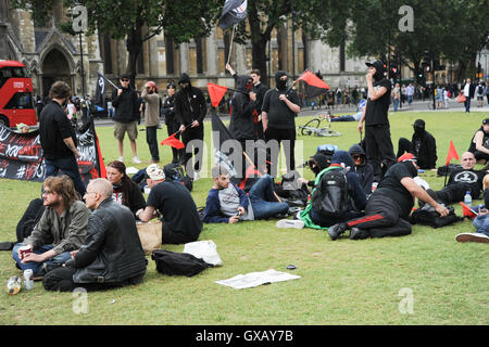 Recueillir l'extérieur de l'anarchistes Chambres du Parlement à Londres, en Angleterre, mais n'a pas divulguer aux photographes pourquoi ils étaient là en vedette : Atmosphère Où : London, Royaume-Uni Quand : 04 Oct 2016 Banque D'Images