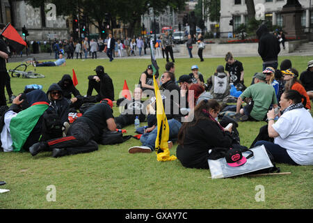 Recueillir l'extérieur de l'anarchistes Chambres du Parlement à Londres, en Angleterre, mais n'a pas divulguer aux photographes pourquoi ils étaient là en vedette : Atmosphère Où : London, Royaume-Uni Quand : 04 Oct 2016 Banque D'Images