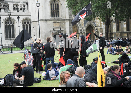 Recueillir l'extérieur de l'anarchistes Chambres du Parlement à Londres, en Angleterre, mais n'a pas divulguer aux photographes pourquoi ils étaient là en vedette : Atmosphère Où : London, Royaume-Uni Quand : 04 Oct 2016 Banque D'Images