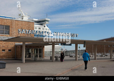 Helsinki, Finland-March 29 2014 : les voiles de la Silja Line ferry port d'Helsinki. Ferries de la compagnie Silja Line un large po Banque D'Images