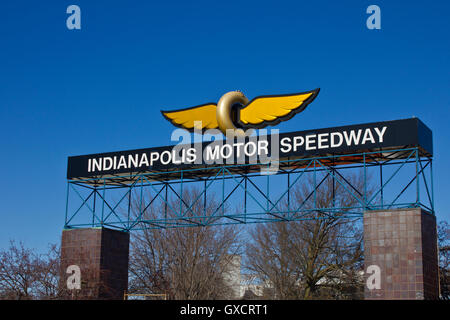 Indianapolis - Circa Février 2016 : Indianapolis Motor Speedway. IMS se prépare pour la 100e exécution de l'Indy 500 III Banque D'Images