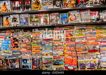 Copenhague, Danemark, intérieur, Magazine danois et kiosque à journaux à l'aéroport de Copenhague, étagères, couvertures exposées Banque D'Images