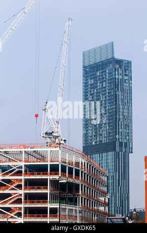 Hilton Hotel & développements Carillon d'édifices en hauteur dans le domaine de la Villa Royale 1e rue près de Salford, Manchester, UK Banque D'Images