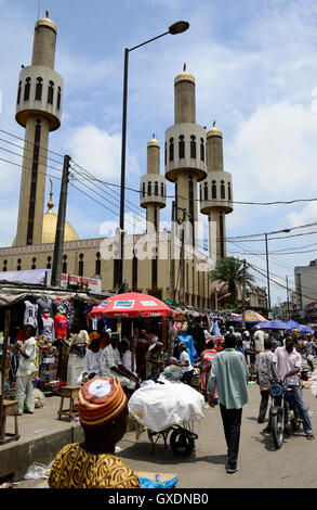 Le Nigeria, Lagos, la ville et la mosquée centrale de Market Street Banque D'Images