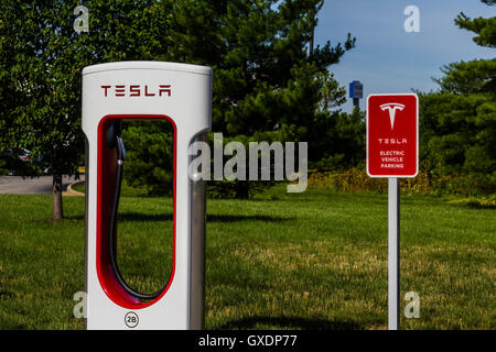 Lafayette, en juillet 2016 - Circa : Tesla Supercharger. Le Supercharger dispose de recharge rapide de la Model S IX Banque D'Images