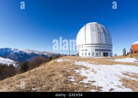 Observatoire astrophysique spécial de l'Académie des sciences de Russie situé en zone de montagne (Caucase, Russie) en altitude 2000 m Banque D'Images