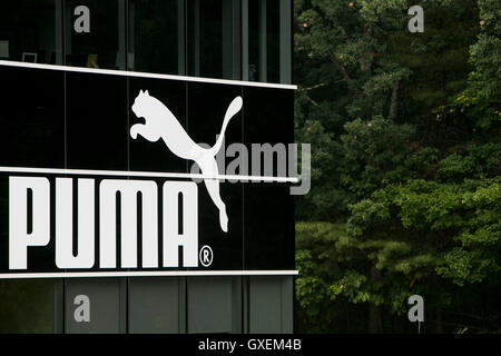 Un logo affiche à l'extérieur du siège de Puma North America, Inc., à Westford, Massachusetts le 13 août 2016. Banque D'Images
