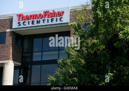 Un logo affiche à l'extérieur du siège de Thermo Fisher Scientific à Waltham, Massachusetts le 13 août 2016. Banque D'Images