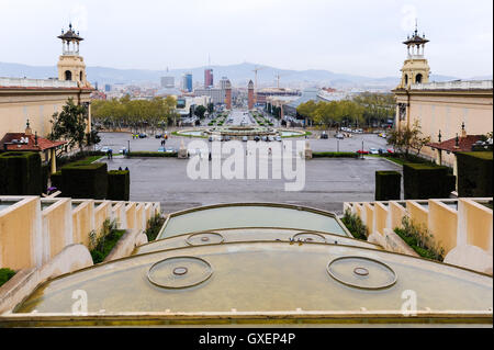 Espagne, Barcelone. La Plaça d'Espanya au pied de Montjuïc. Banque D'Images