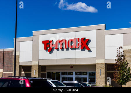 Muncie - Circa 30 Septembre 2016 : T.J. Maxx Store III Banque D'Images