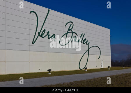 Ft. Wayne, DANS - Circa Décembre 2015 : Vera Bradley Siège Mondial et le centre de design III Banque D'Images