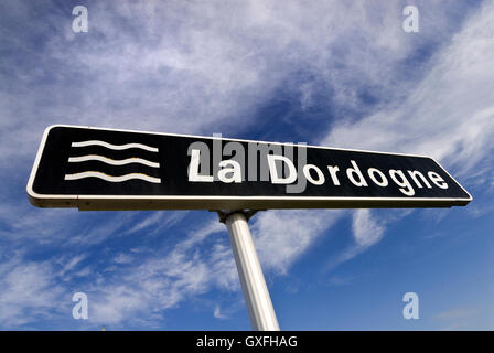 Signer pour la Dordogne à Castillon-la-Bataille une commune française, située dans le département de la Gironde et la région Aquitaine. Banque D'Images