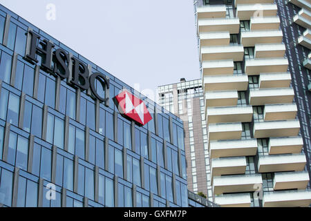 Un logo affiche à l'extérieur d'un établissement occupé par la Banque HSBC à Milan, Italie, le 3 septembre 2016. Banque D'Images
