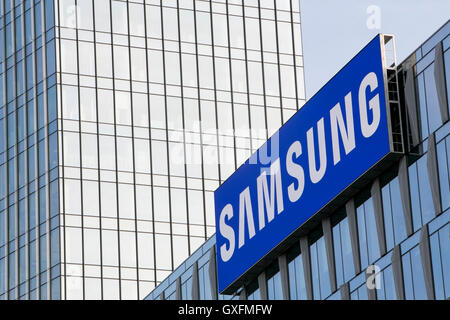 Un logo affiche à l'extérieur d'un établissement occupé par le groupe Samsung en Milan, Italie le 3 septembre 2016. Banque D'Images