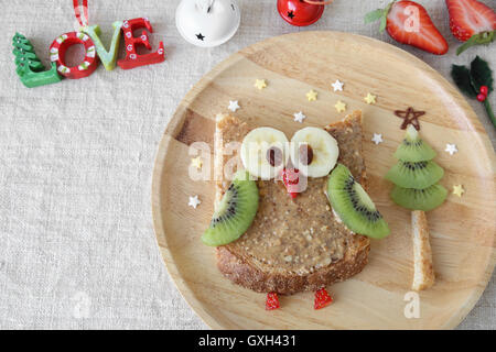 Vacances plaisir owl toast avec des fruits, de l'alimentation Le petit déjeuner pour les enfants de l'art Banque D'Images