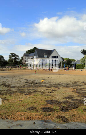 Plage de Conleau et Best Western Hotel, presqu'île de Conleau, Vannes, Morbihan, Bretagne, France, Europe Banque D'Images