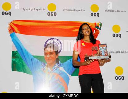 Joueur de badminton aux Jeux Olympiques de Rio, les Indiens d'argent olympique P V Sindhu félicitations à but non lucratif organisée fonction Mumbai Banque D'Images
