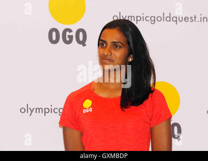 Joueur de badminton aux Jeux Olympiques de Rio, les Indiens P V Sindhu félicitation cérémonie organisée, une organisation à but non lucratif OGQ Mumbai Banque D'Images