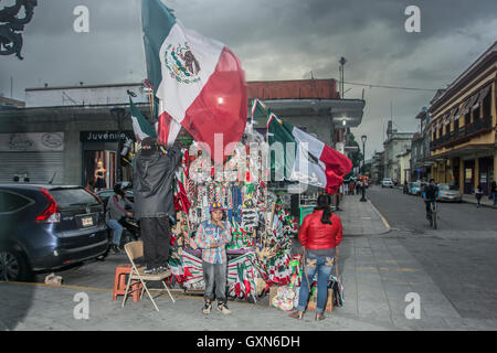 Oaxaca, Mexique. 15 Septembre, 2016. Les mexicains célèbrent le 15e jour de l'indépendance du Mexique dans les rues d'Oaxaca. Credit : Alberto Ramírez Sibaja/Alamy Live News Banque D'Images