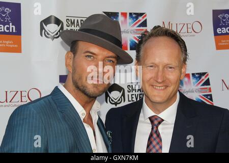 Hollywood, Californie, USA. 14Th Sep 2016. J15853CHW.L 2016 Prix Canal Anglophile présente ''Un hommage à l'animation britannique'' .La résidence du Consul général, Hancock Park, CA.09/15/2016.MATT GOSS ET CHRIS O'CONNOR - Consul général du Royaume-Uni, LOS ANGELES . © H.Clinton Wallace/Photomundo/ International Inc © Photos Clinton Wallace/Globe Photos/ZUMA/Alamy Fil Live News Banque D'Images