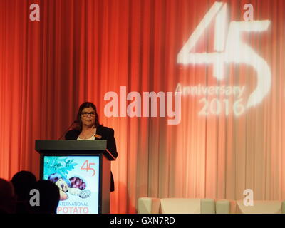 Lima Pérou. Septembre 16th, 2016. Le Centre international de la pomme de terre (CIP) a célébré le 45e anniversaire de sa création à l'hôtel Marriott à Lima. La cérémonie a été présentée par Barbara Wells, CIP, directeur général et assisté en tant qu'invité spécial par Mme Nane Annan, l'Ambassadeur de la patate douce, et les gagnants du Prix de l'alimentation ; le Dr Jan faible, le Dr Maria Andrade, le Dr Robert Mwanga. (C) / Fotoholica Granthon Carlos Garcia/Alamy Live News Banque D'Images