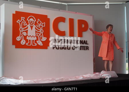 Lima Pérou. Septembre 16th, 2016. Nane Annan Discours -Le Centre international de la pomme de terre (CIP) a célébré le 45e anniversaire de sa création à l'hôtel Marriott à Lima. La cérémonie a été présentée par Barbara Wells, CIP, directeur général et assisté en tant qu'invité spécial par Mme Nane Annan, l'Ambassadeur de la patate douce, et les gagnants du Prix de l'alimentation ; le Dr Jan faible, le Dr Maria Andrade, le Dr Robert Mwanga. (C) / Fotoholica Granthon Carlos Garcia/Alamy Live News Banque D'Images