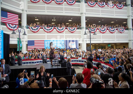 Fairfax, VA Sep16, 2016, USA : La Première Dame Michelle Obama apparaît lors d'un rassemblement sur le campus de l'Université George Mason à Fairfax, VA. Patsy Lynch/Alamy Live News Banque D'Images