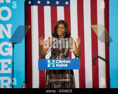 Fairfax, VA Sep 16, 2016, USA : La Première Dame Michelle Obama apparaît lors d'un rassemblement sur le campus de l'Université George Mason à Fairfax, VA. Patsy Lynch/Alamy Live News Banque D'Images