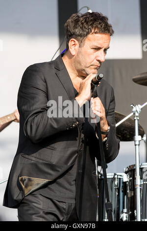 Chicago, Illinois, USA. 16 Sep, 2016. Singer TERRY HALL des specials effectue live au Douglas Park pendant Riot Fest à Chicago, Illinois Crédit : Daniel DeSlover/ZUMA/Alamy Fil Live News Banque D'Images