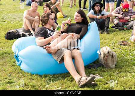 Chicago, Illinois, USA. 16 Sep, 2016. Les fans de musique à Douglas Park pendant Riot Fest à Chicago, Illinois Crédit : Daniel DeSlover/ZUMA/Alamy Fil Live News Banque D'Images