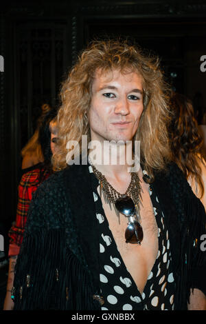 Franc-maçon's Hall à Londres, au Royaume-Uni. 16 septembre 2016. Front Row et Pam Hogg Catwalk. © Derodra Mehul/Alamy Banque D'Images