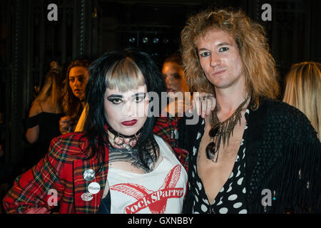 Franc-maçon's Hall à Londres, au Royaume-Uni. 16 septembre 2016. Front Row et Pam Hogg Catwalk. © Derodra Mehul/Alamy Banque D'Images