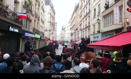 Paris, France. 17 Septembre, 2016. Opération spéciale de la police et l'armée à Paris, France le 17.09.2016 Kuvaiev Crédit : Denys/Alamy Live News Banque D'Images