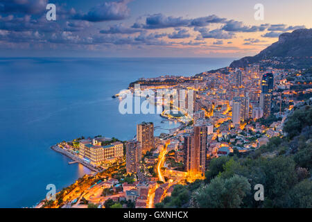 Monaco. Droit de Monte Carlo, Monaco pendant l'été, le coucher du soleil. Banque D'Images