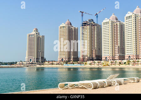 Viva Bahriya, la construction de nouvelles tours d'habitation sur l'île artificielle de l'Pearl-Qatar Banque D'Images