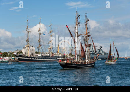 Les bateaux de passage à la Hanse Sail 2016 à Rostock Warnemünde , Allemagne. Banque D'Images