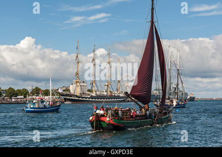 Les bateaux de passage à la Hanse Sail 2016 à Rostock Warnemünde , Allemagne. Banque D'Images