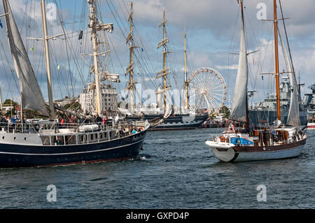 Les bateaux de passage à la Hanse Sail 2016 à Rostock Warnemünde , Allemagne. Banque D'Images