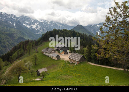 Ferme dans le monde alpin Banque D'Images