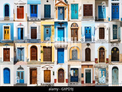 Collage photo de 36 portes avant colorés aux maisons de Karpathos, Grèce. Banque D'Images