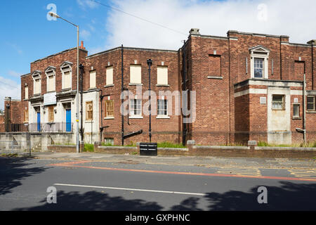 Levenshulme extérieur fermé Piscines abandonnées à l'abandon de la réduction du conseil ex Barlow Road agréables à regarder couler le long de natation piscine sp Banque D'Images