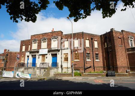 Levenshulme extérieur fermé Piscines abandonnées à l'abandon de la réduction du conseil ex Barlow Road agréables à regarder couler le long de natation piscine sp Banque D'Images