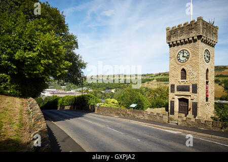 Tour de l'horloge de Stockbridge War Memorial Memorial 1923 La Grande Guerre WW1 guerre mondiale WW2 Clock Tower Gardens Stocksbridge Valley Banque D'Images